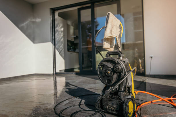 Best Animal Enclosure Cleaning  in Des Moines, WA